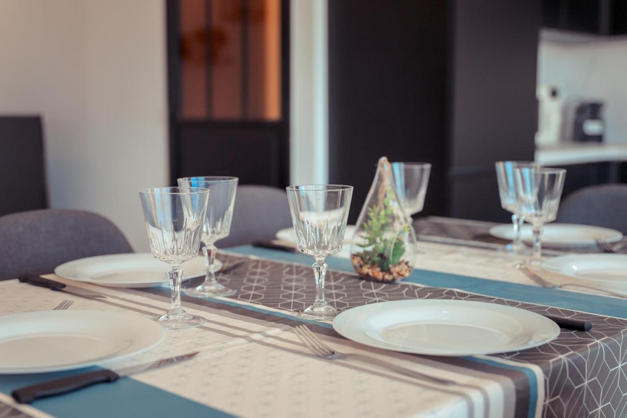 Chic Du Port Apartment