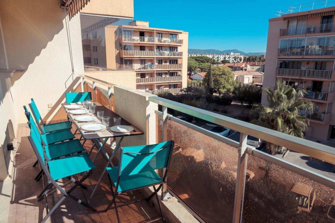 Chic Du Port Apartment