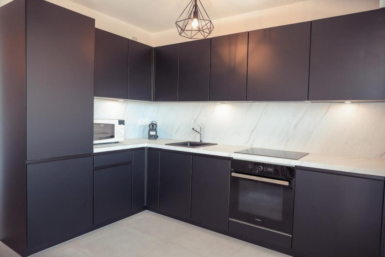 Chic Du Port Apartment